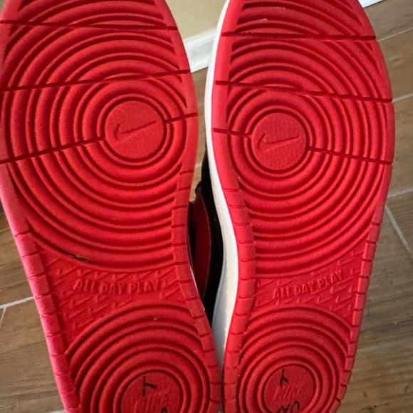 Nike Court Borough Mid Bred Black Red Youth 6Y - Picture 5 of 7